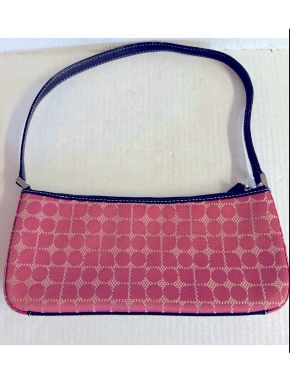 Vintage Kate Spade-Noel Pink Preppy Classic Shoulder Bag with Leather Strap.